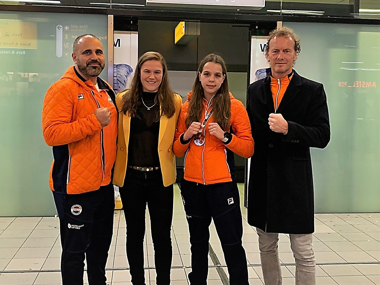 Megan de Cler of The Netherlands, second from right, with the country's delegation at the IBA Women's World Championships, including Dutch Boxing Federation President Boris van der Vorst, right ©Twitter