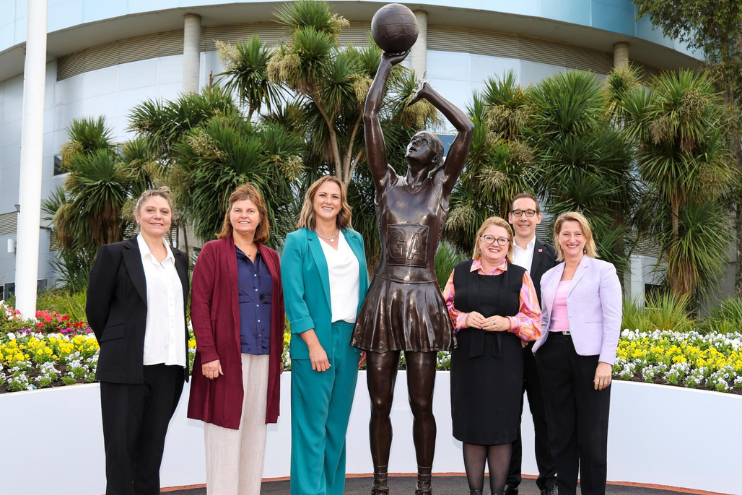Commonwealth Games medallist McMahon honoured with a statue to celebrate netball legacy