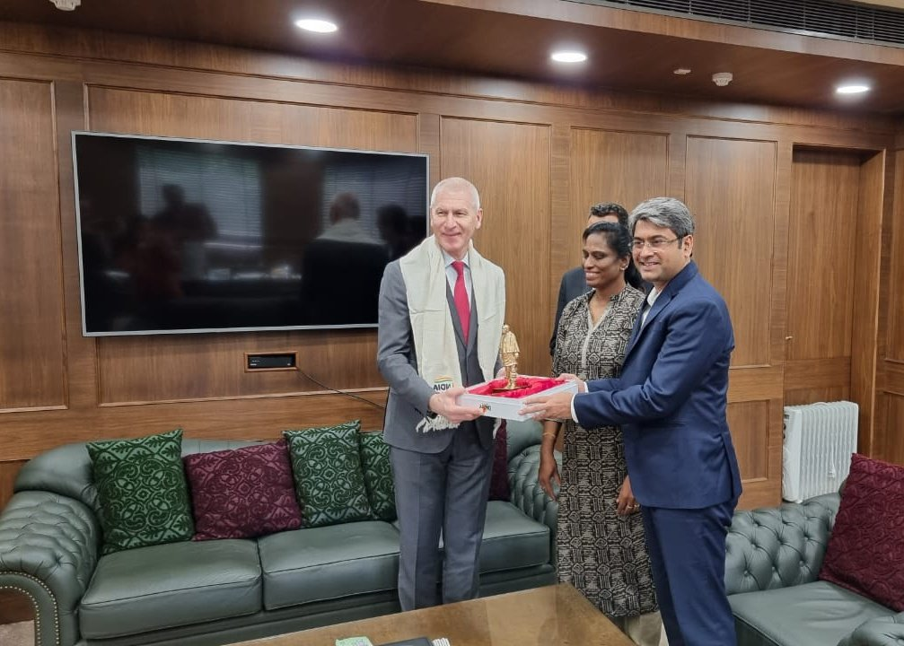 Russian Sports Minister Oleg Matytsin, left, visited the Indian Olympic Association headquarters in New Delhi and met its President PT Usha, centre, for talks ©Team India