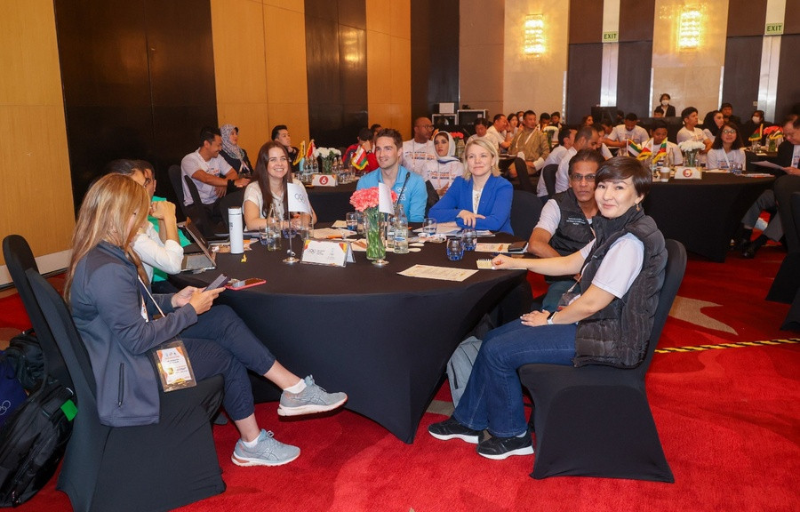 International Olympic Committee Athletes' Commission chair Emma Terho of Finland, third right, was among those who travelled to Thailand's capital ©OCA
