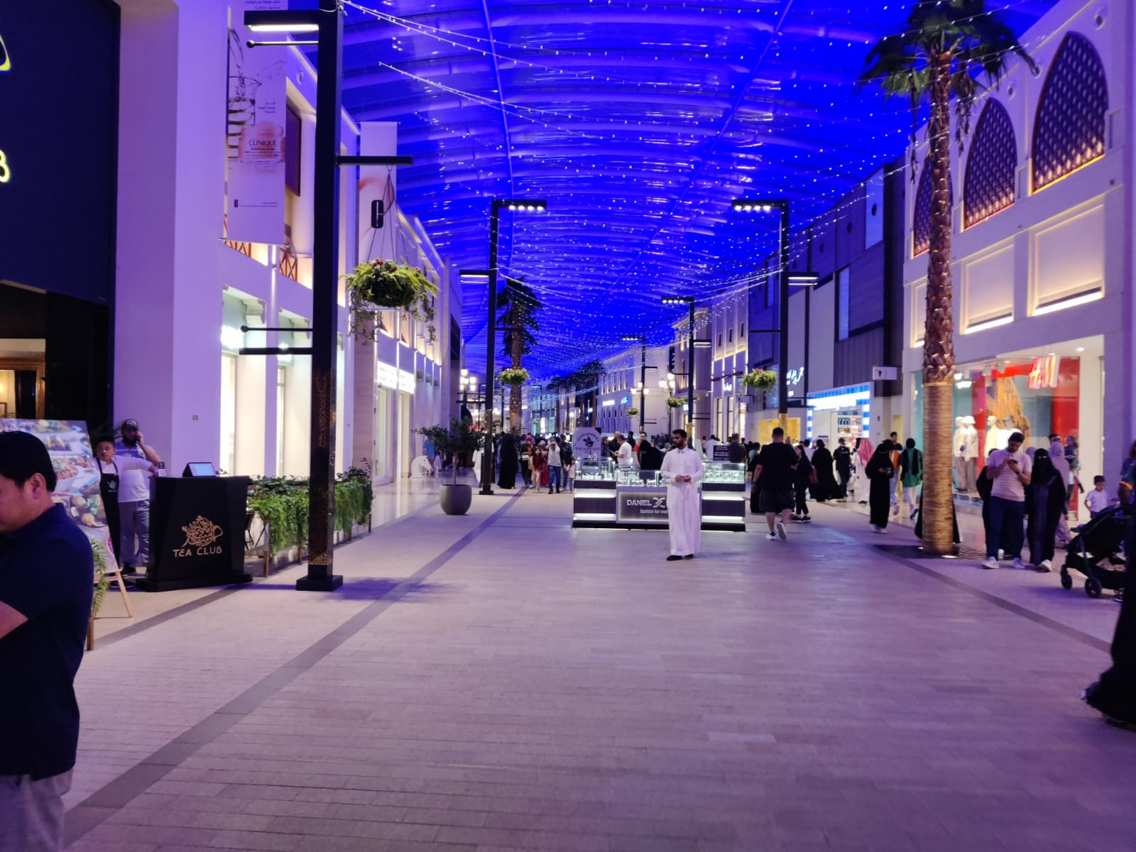 Competition took place outside The Avenues, a luxury shopping centre ©ITG