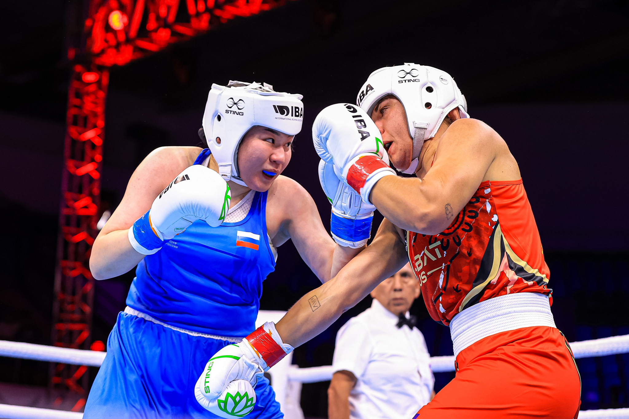 Australia's Emma-Sue Greentree, right, overcame Russia's Saltanat Medenova, left, in her opening light heavyweight bout in New Delhi ©IBA