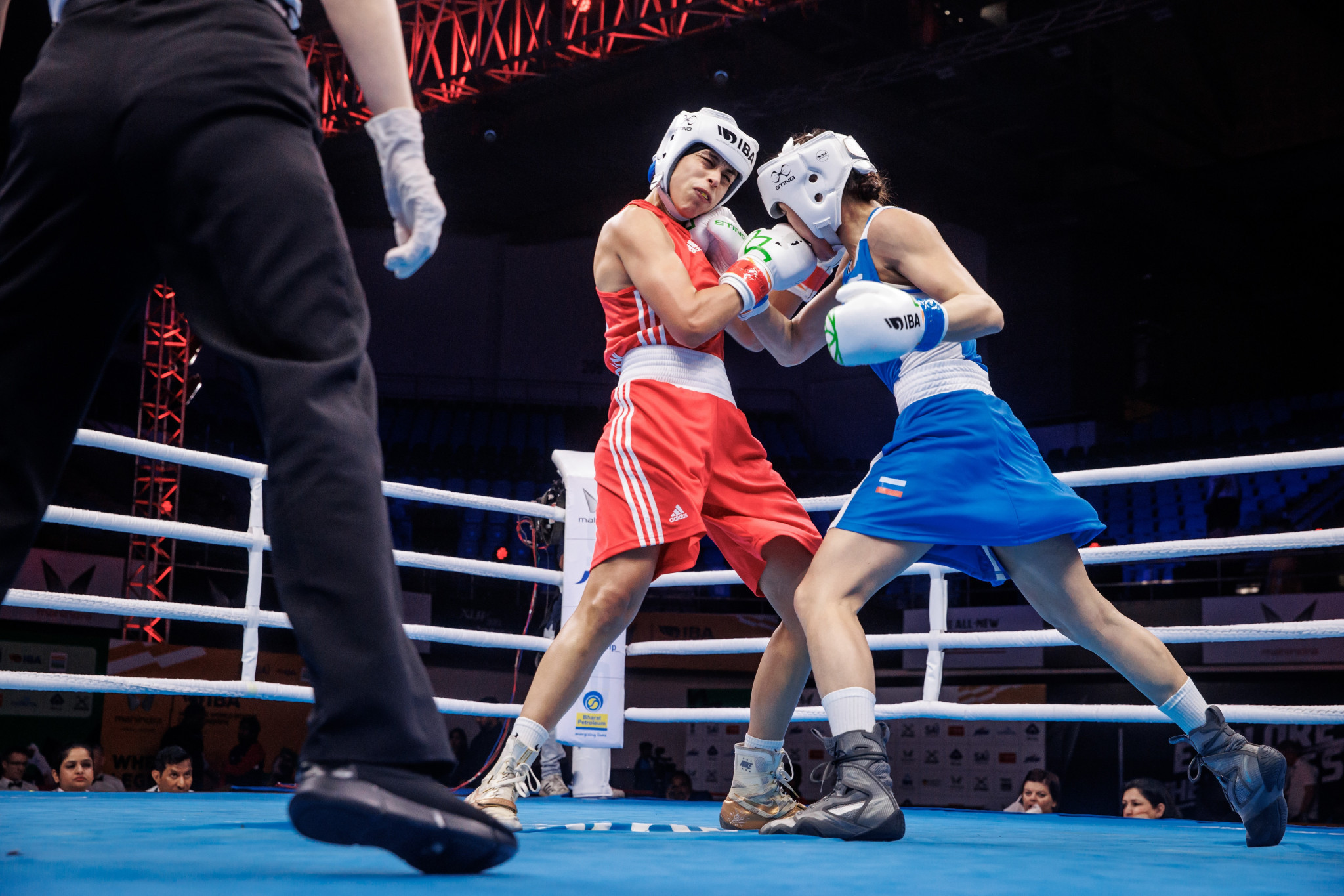 France’s Amina Zidani and Russia's Liudmila Vorontsova land shots at the same time in their featherweight bout ©IBA