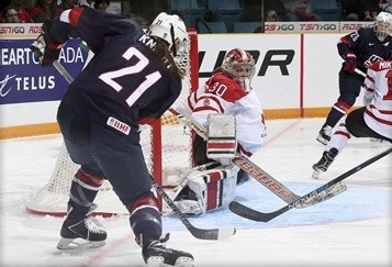 Defending champions United States beat rivals Canada on opening day at Women's Ice Hockey World Championship 