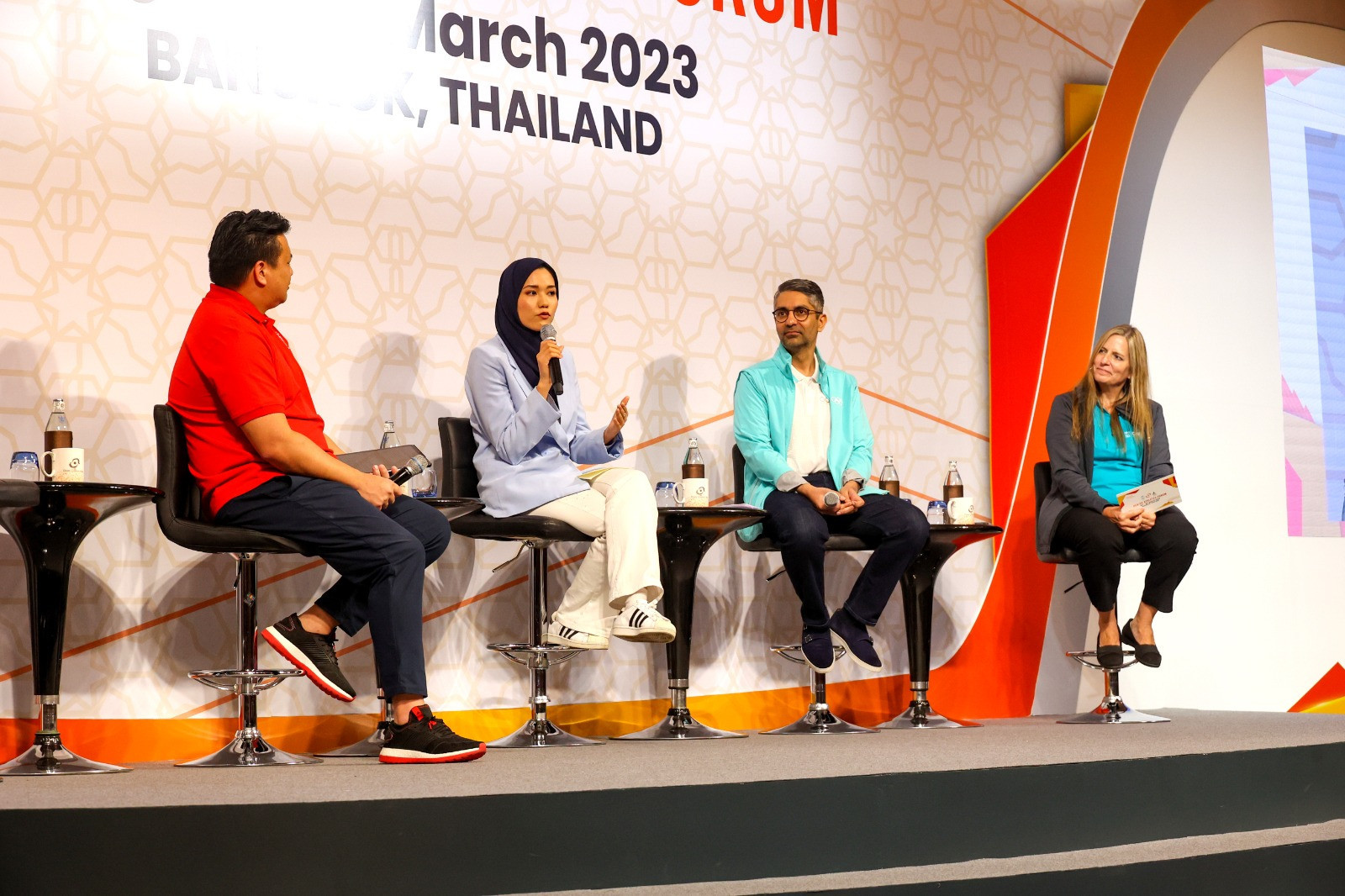 IOC Athletes' Commission members Masomah Ali Zada, second left, and Abhinav Bindra, second right, shared their experiences of developing their careers on and off the field of play ©OCA