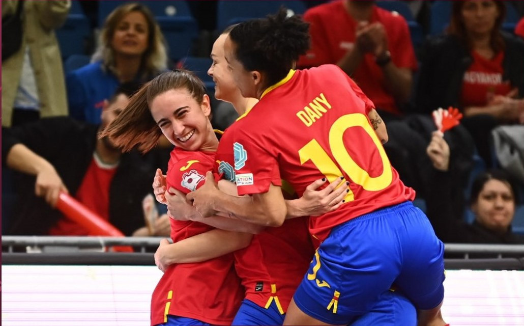 Spain lifted the UEFA Women's Futsal Euro title for a third time with victory over Ukraine in Hungary ©UEFA 