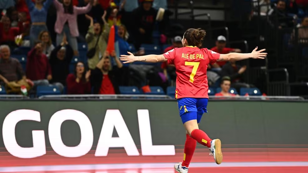Spain's Ale de Paz celebrates becoming the first player to score in two UEFA Women's Fustal Euro finals ©UEFA