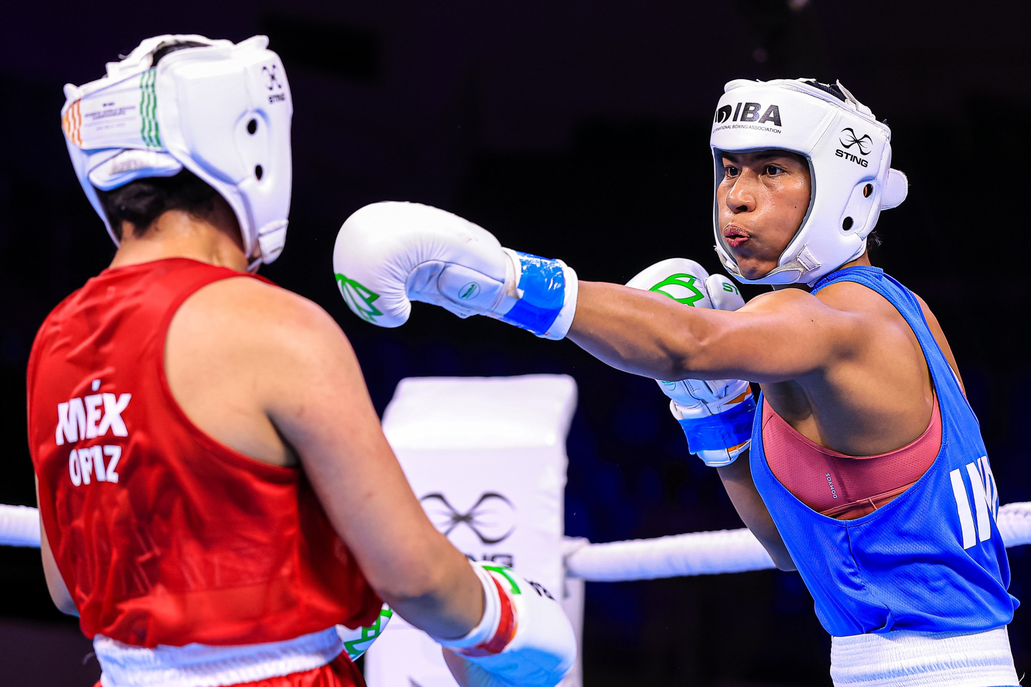 Indian Lovlina Borgohain, right, emerged victorious from her middleweight battle with Venessa Ortiz of Mexico ©IBA
