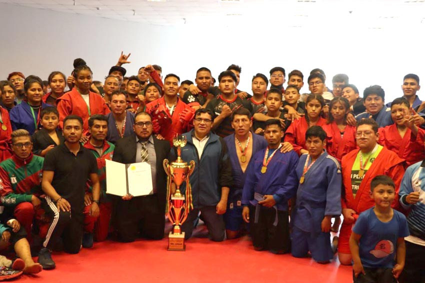 100 wrestlers took part in the national championships which served as trials for the Pan American Cadet, Youth and Juniors Championships ©Bolivian Sambo Federation