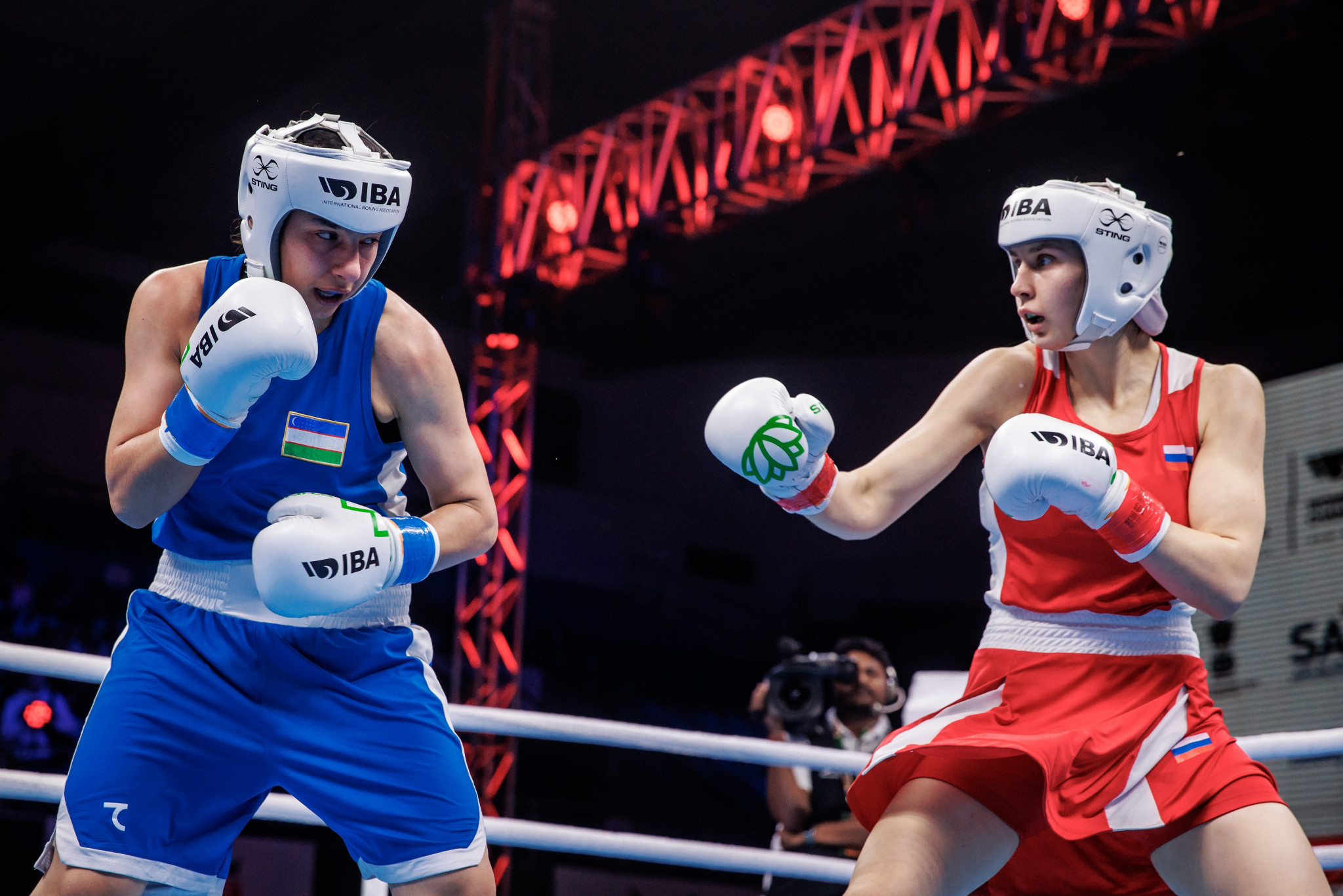 Nataliya Sychugova, right, faces Uzbekistan's Khadichabonu Abdullaeva in a light welterweight quarter-final as she sealed Russia's first medal ©IBA