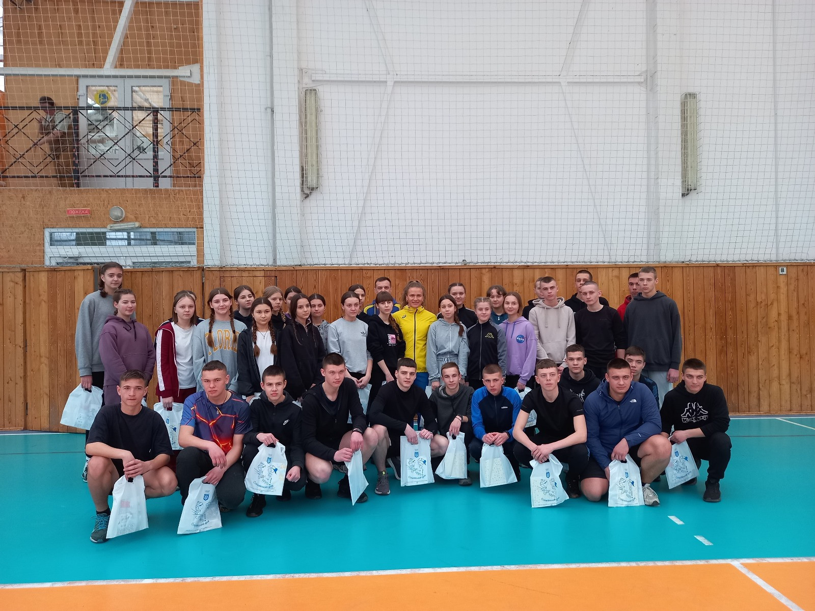 Iryna Klymets led a training session for students before they received gifts from NOCU ©NOCU