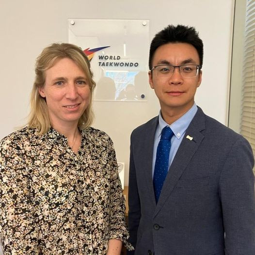 Taekwondo Humanitarian Foundation manager Sophie Roduit, left, has accepted a donation on behalf of double Olympic gold medallist Wu Jingyu and IOC Culture and Olympic Heritage Commission member Justin Hou, right, at its offices in Lausanne ©THF