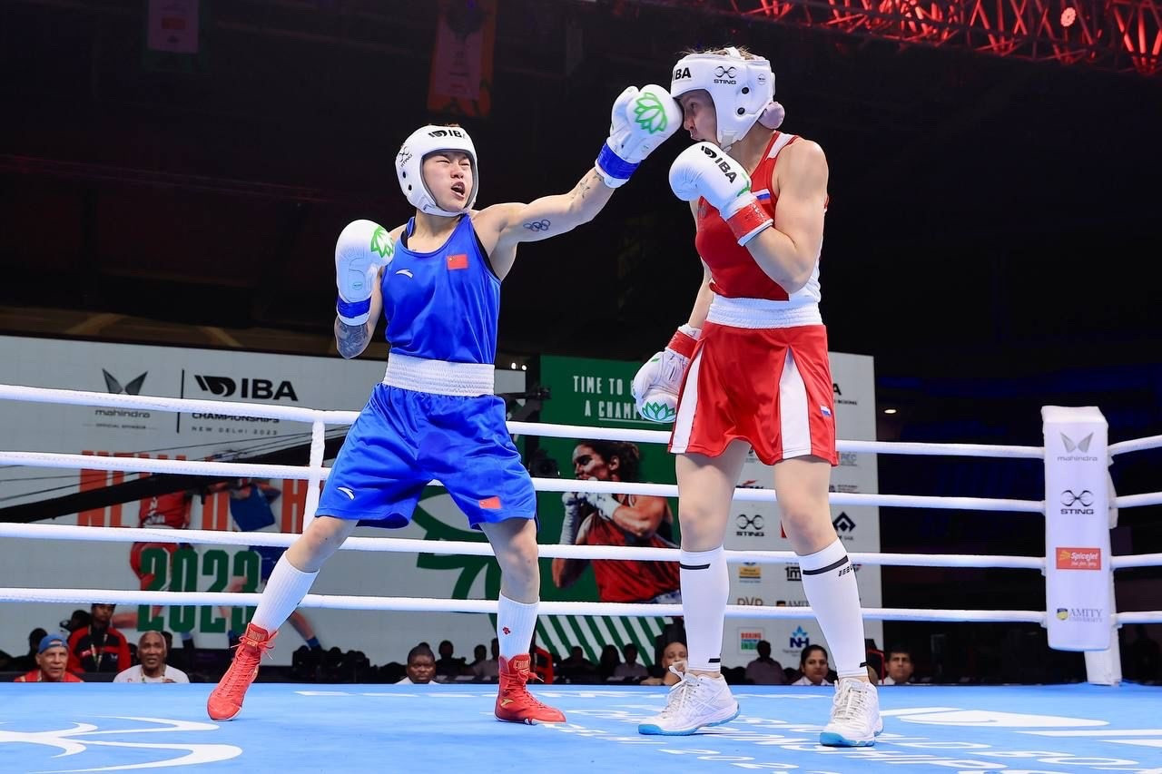 Yang Chengyu became China's second winner on the night when she defeated Russia's Nataliya Sychugova in the light welterweight gold-medal bout ©IBA