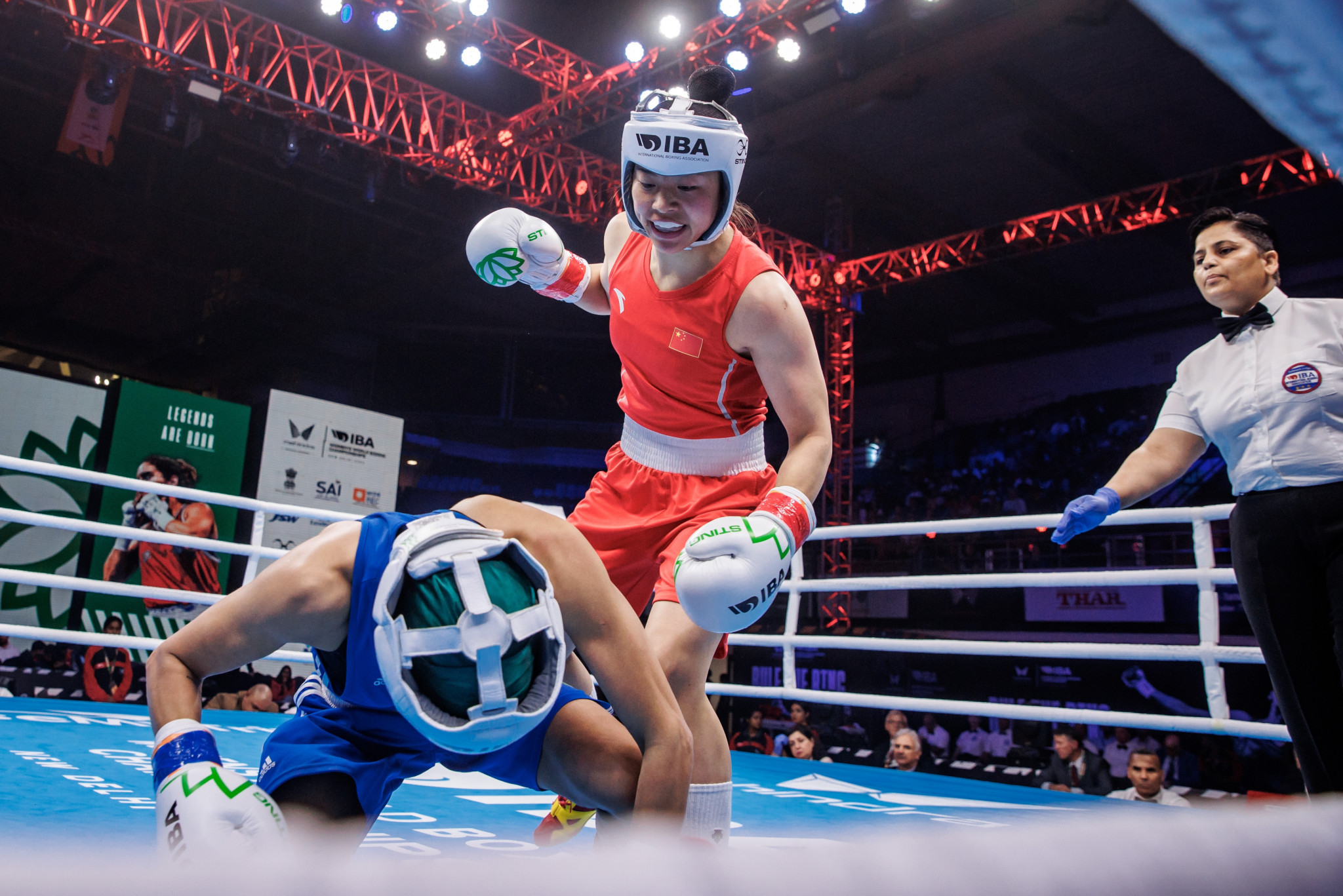 Wu Yu goes on the attack in her win over Italy's Sirine Charaabi in the flyweight final ©IBA