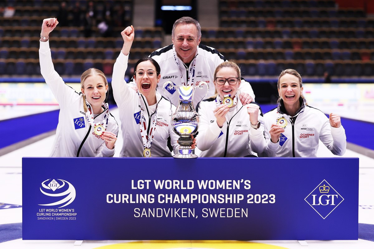 Switzerland's team celebrate after retaining their World Women's Curling Championship title by beating Norway ©WCF/Stephen Fisher
