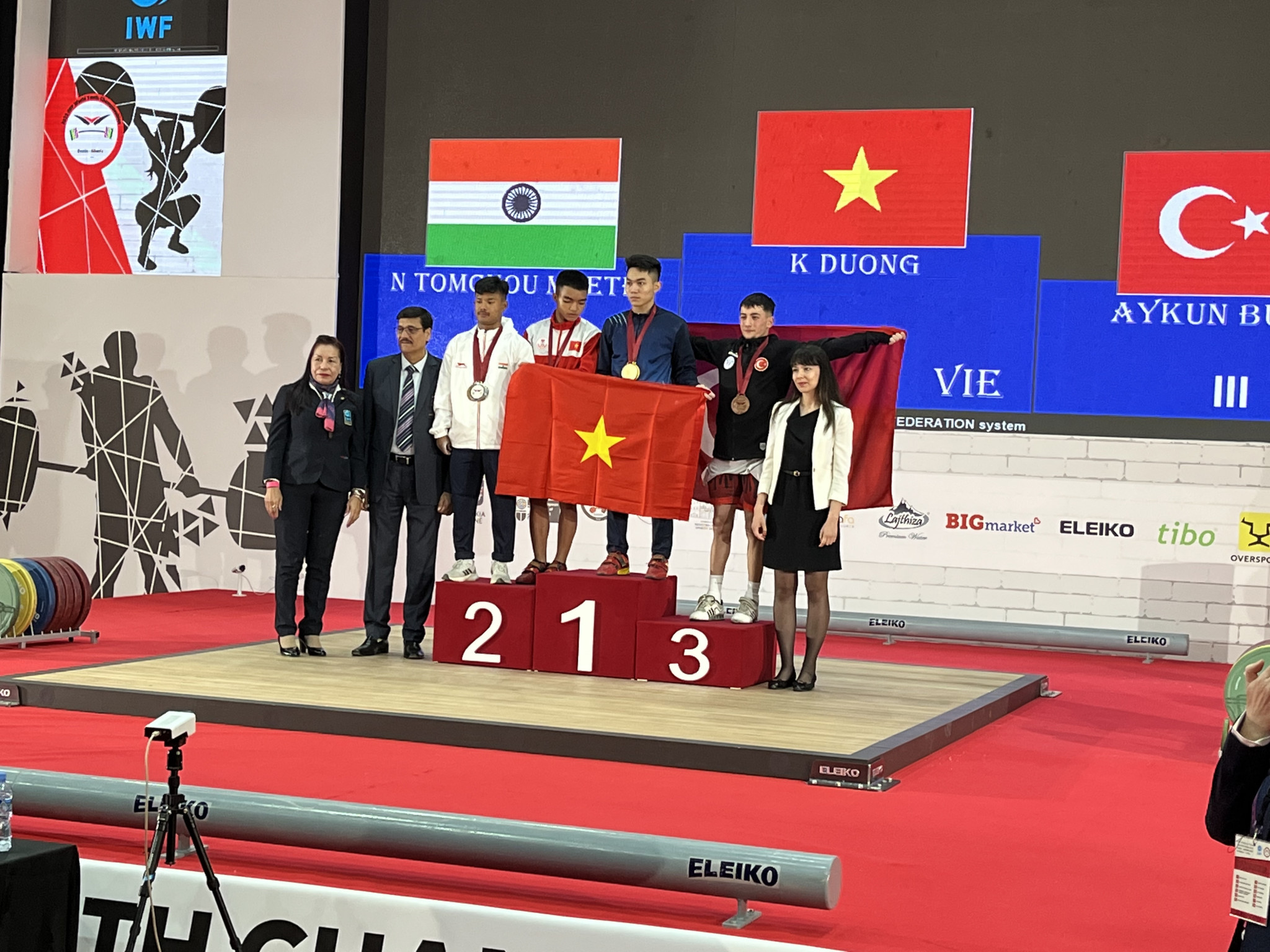 K Duong of Vietnam broke all three of his own youth world records in winning the men's 55kg ©ITG