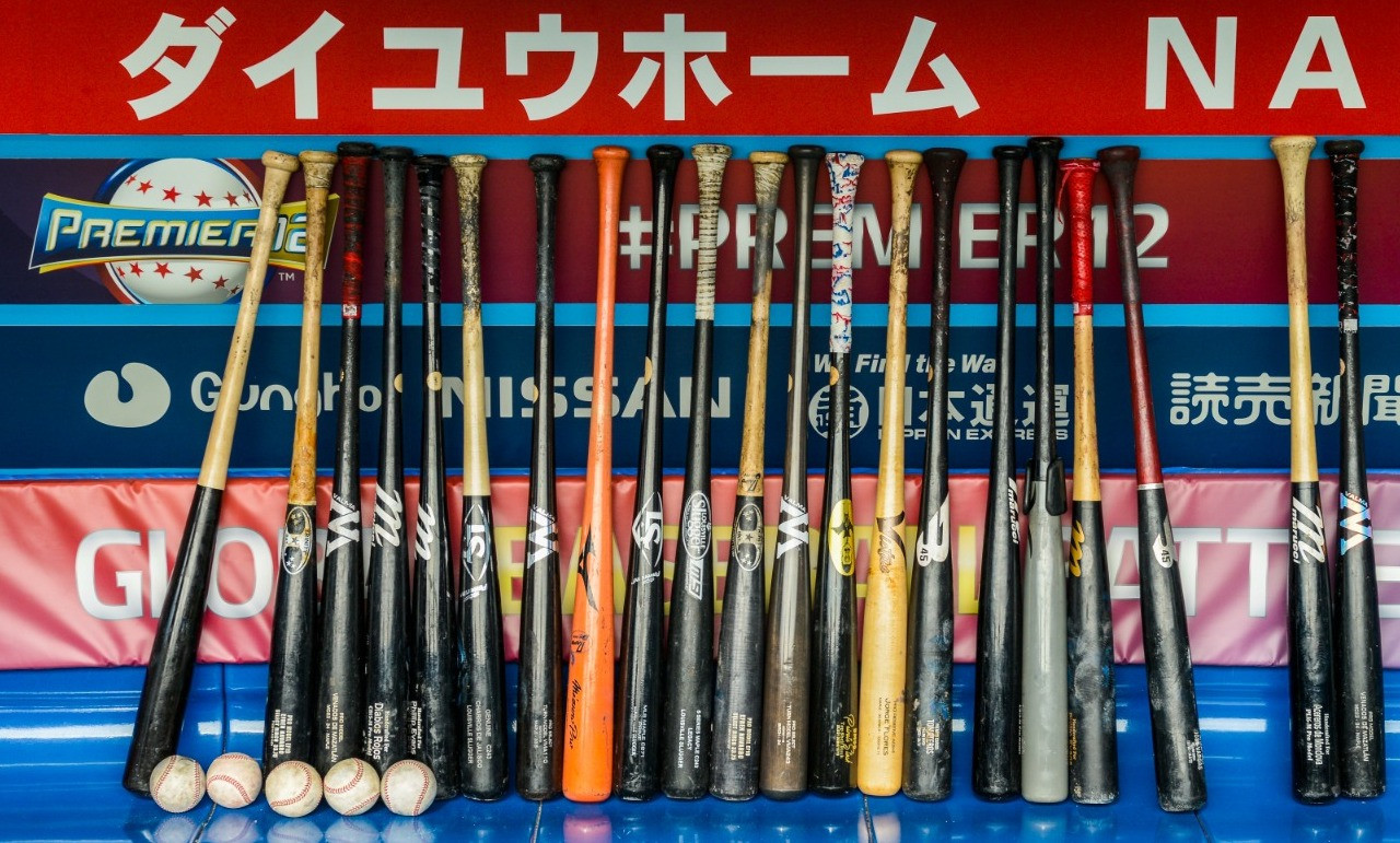 The WBSC has published a list of 38 approved brands to make one-piece wooden bats ©Getty Images