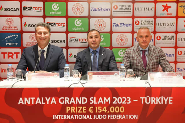 Sezer Huysuz, President of the Turkish Judo Federation, centre, has welcomed the international judo family to Antalya, saying the visit gives hope after the recent tragedy of the earthquakes in the region ©IJF