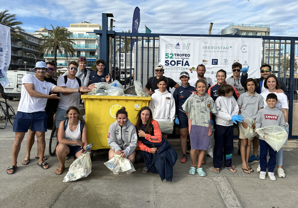 Sailors competing in the Trofeo Princesa Sofia Mallorca joined local volunteers by taking part in a massive clean up of local beaches before the race ©rofeo Princesa Sofia Mallorca
