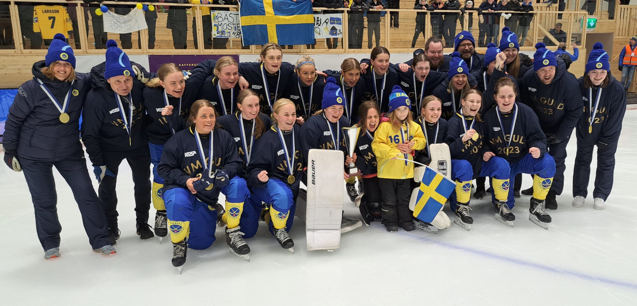 Sweden retained their women's Bandy World Championship title following a 15-0 win over Finland ©FIB