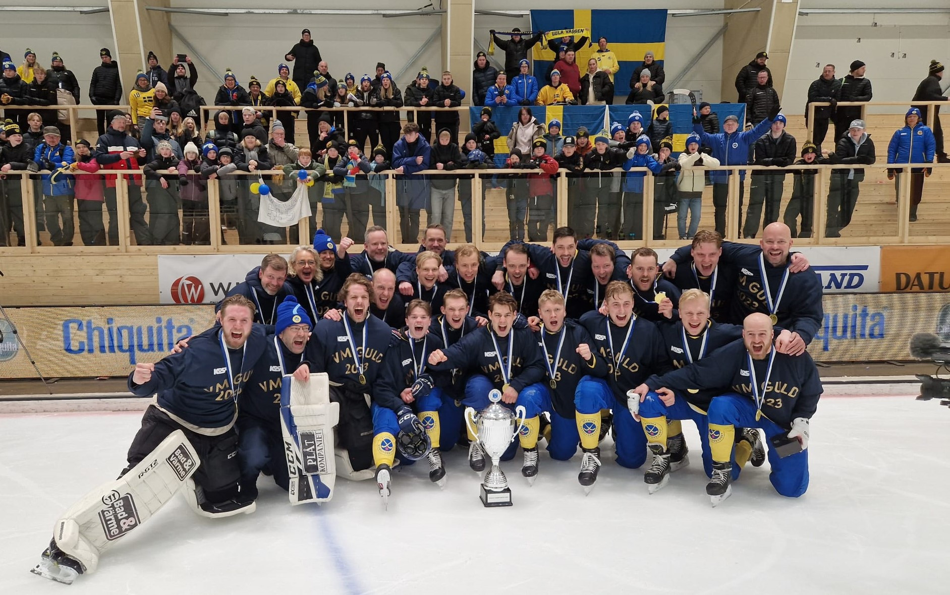 It was a case of double delight for hosts Sweden as they won the men's Bandy World Championship title after beating Finland 3-1 ©FIB