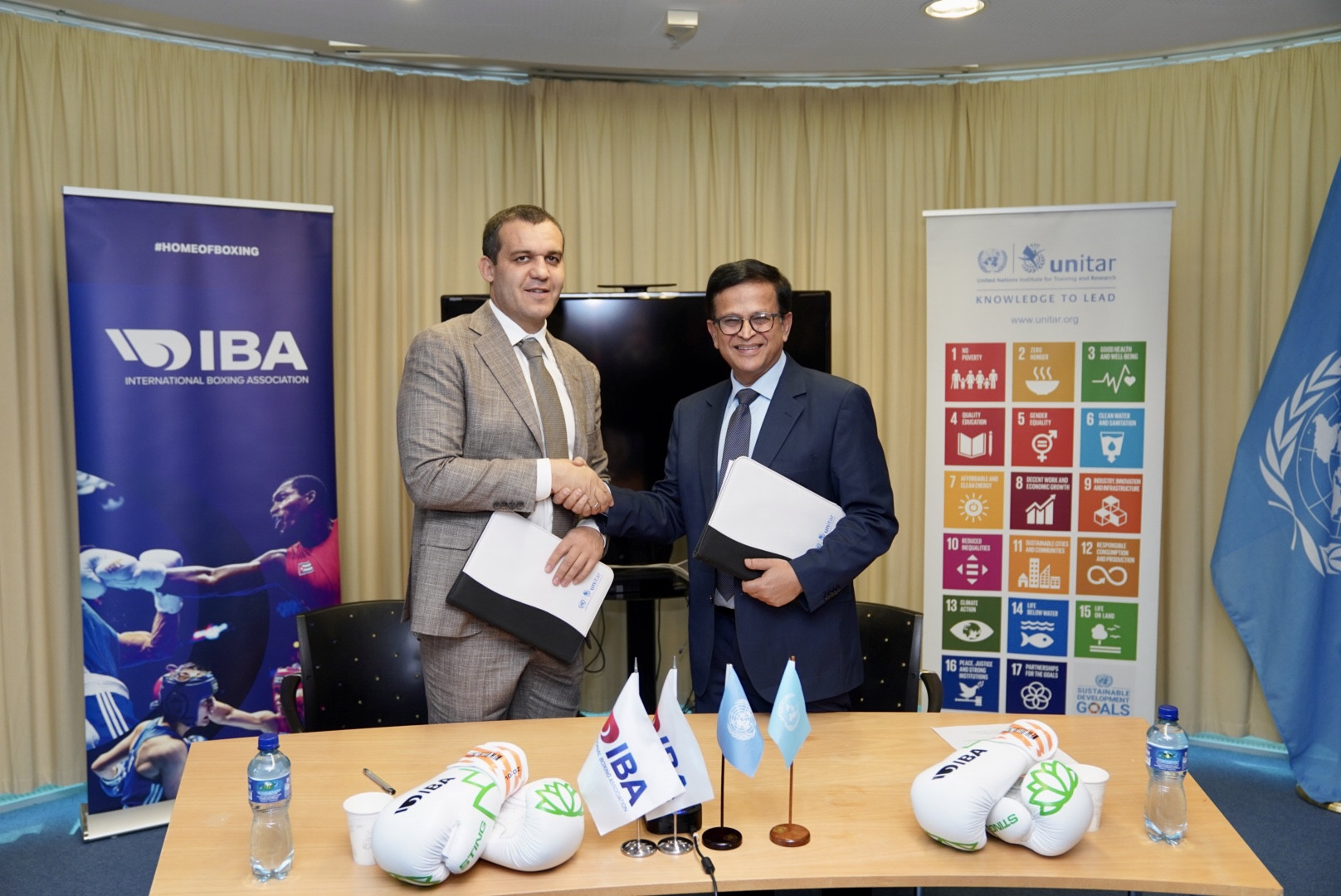 Umar Kremlev, left, feels the deal with UNITAR is crucial for the IBA to "promote values of continuous learning" ©IBA