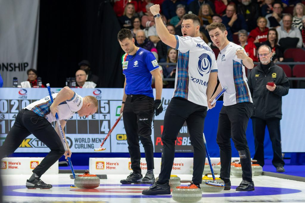 Scotland celebrate a nail-biting 9-8 semi-final victory over Italy to qualify for the World Men's Curling Championship final ©WCF