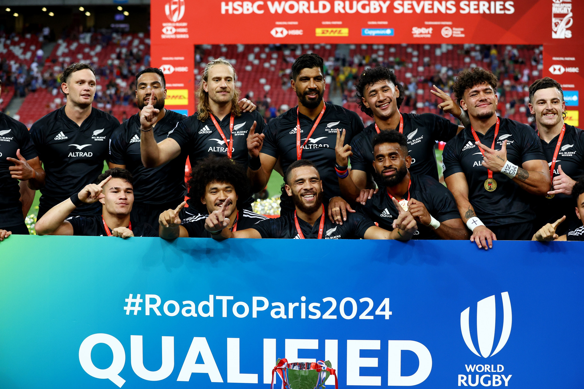 New Zealand celebrate securing their place at the Paris 2024 Olympics with victory at the World Rugby Seven Series event in Singapore ©Getty Images