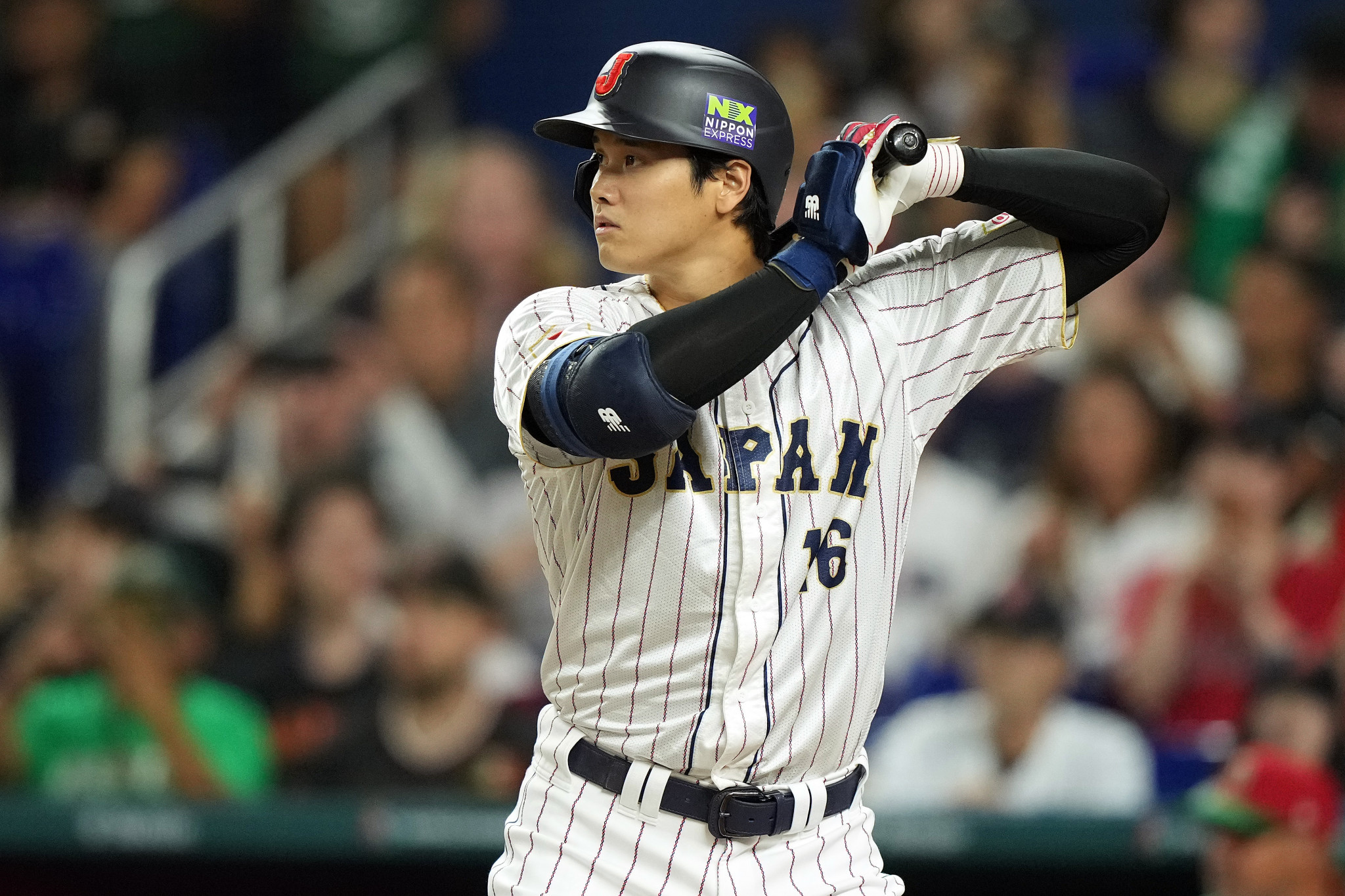A nameplate used by Japanese superstar Shohei Ohtani during the World Baseball Classic in the United States has been sold for $116,010 in an online auction ©Getty Images 