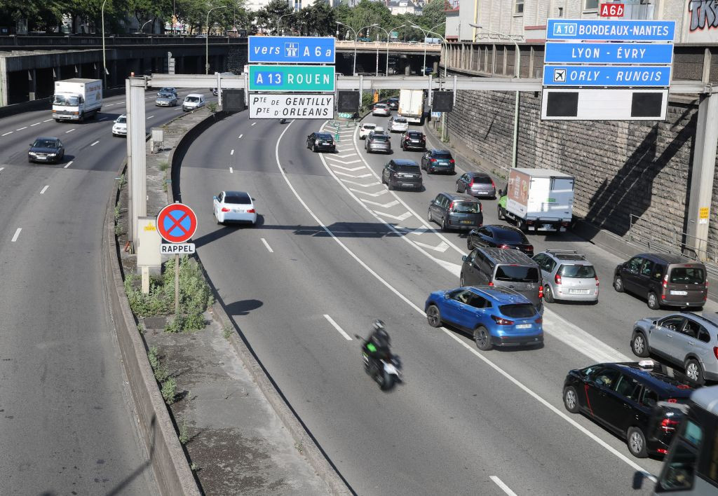 Left-hand lanes allotted to Olympic use on the Paris ring road during the 2024 Games will be retained for public transport and related use, municipal authorities say ©Getty Images