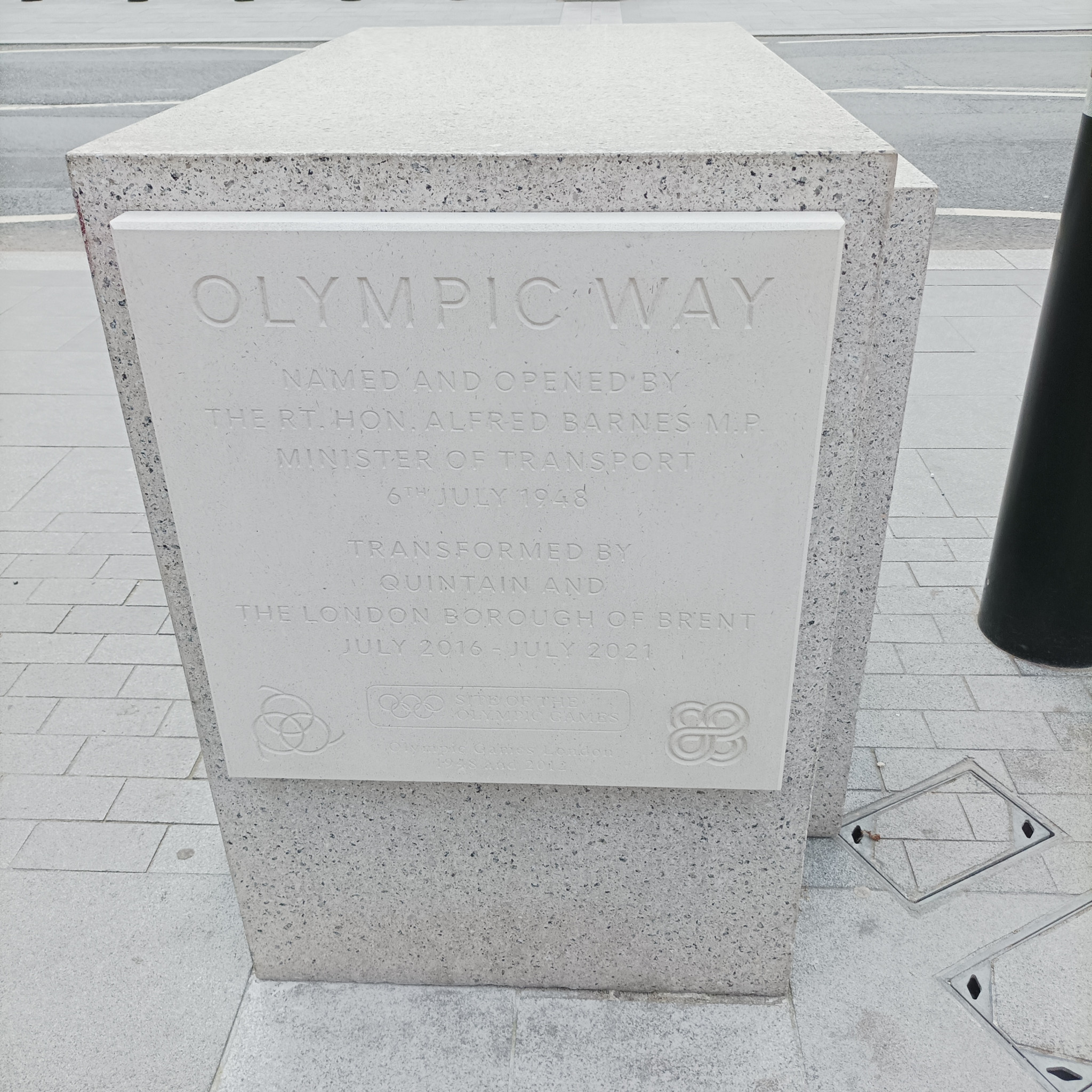 A similar plaque to the original was unveiled at the steps leading to Wembley Stadium ©ITG
