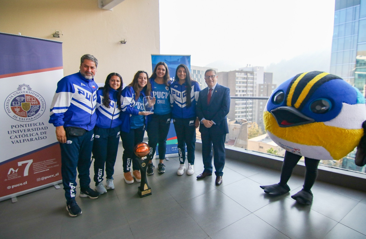 PUCV's FISU America Championship-winning women's 3x3 basketball team were recognised by Santiago 2023 for their performances ©Santiago 2023