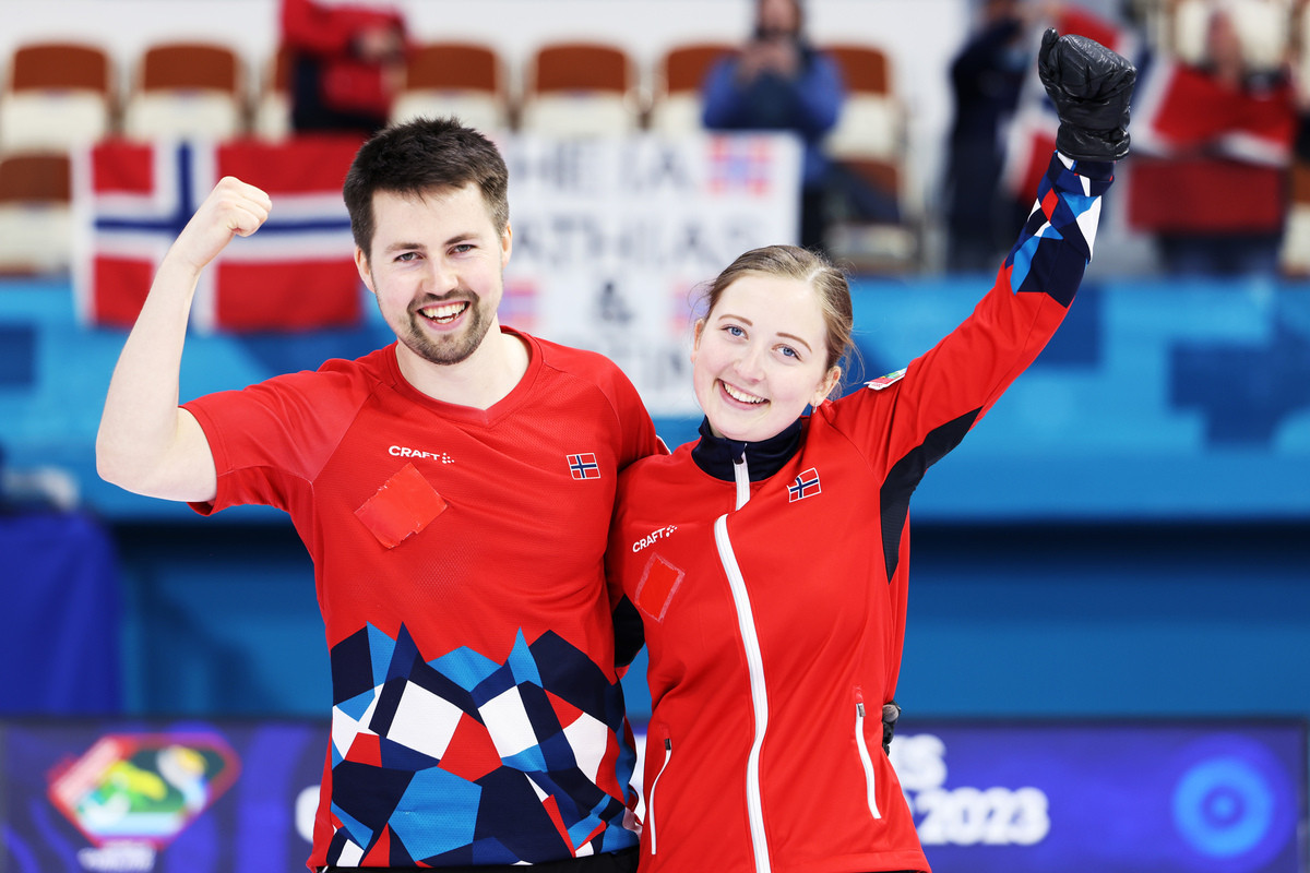 Norway's Martine Rønning, right, and Mathias Brænden, left, took bronze in Gangneung ©WCF/Stephen Fisher