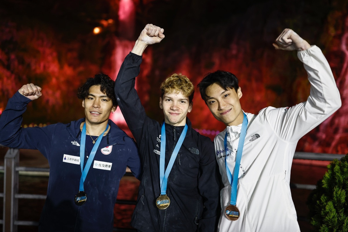 France’s Mejdi Schalck, centre, made it back-to-back IFSC World Cup victories with success in Seoul ©IFSC