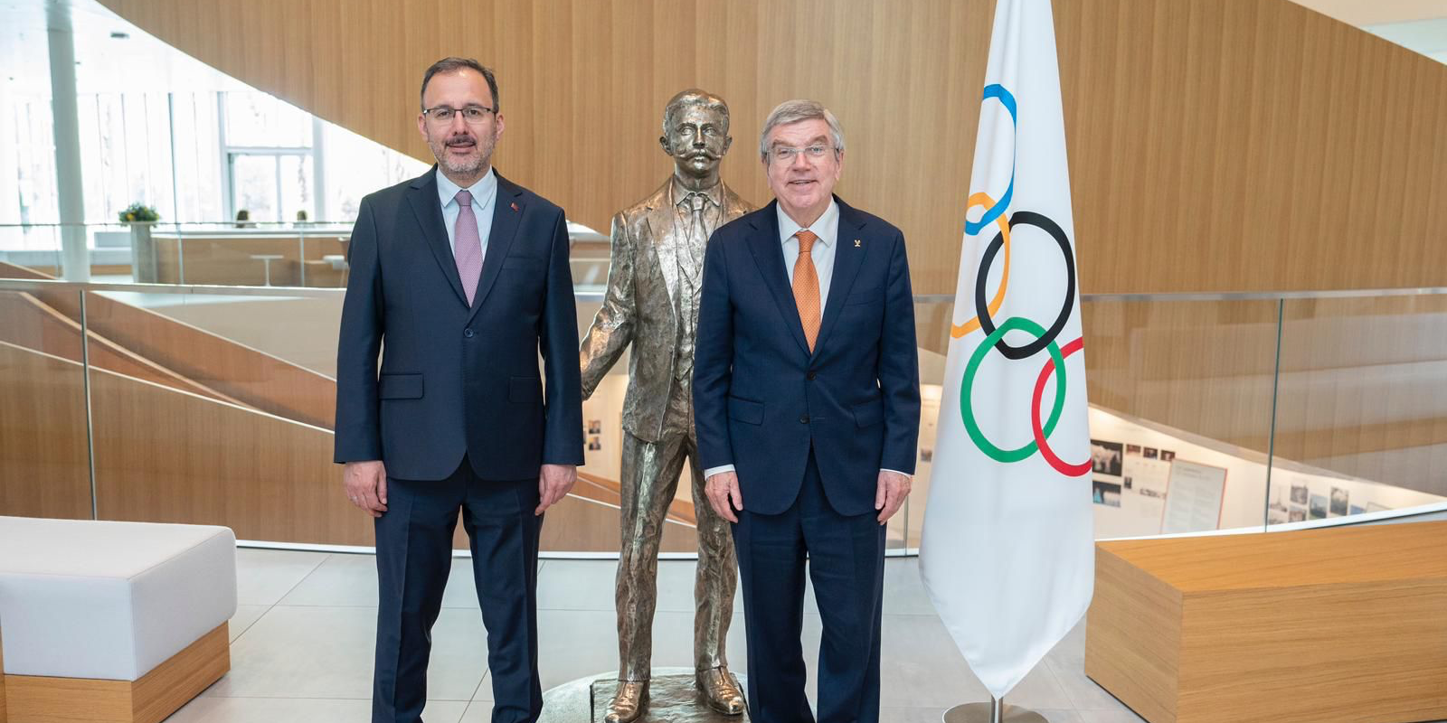 Turkish Sports Minister Kasapoğlu meets with IOC President Bach in Lausanne
