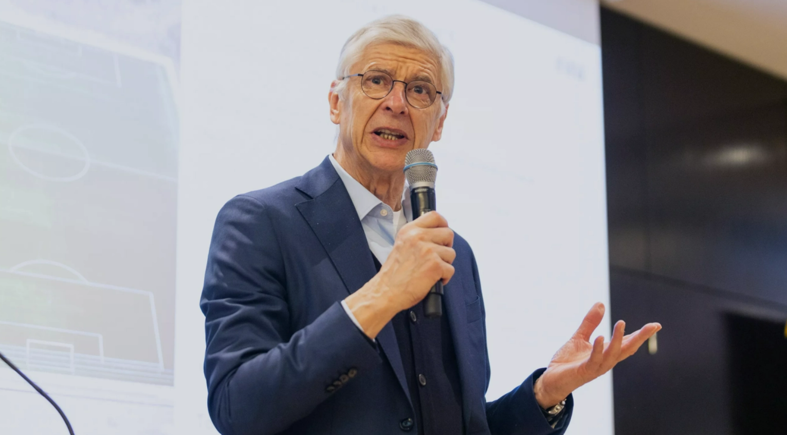 Arsène Wenger, FIFA's chief of global football development, will lead a coaches forum in Doha from May 8 to 9 analysing the Qatar 2022 World Cup finals ©FIFA