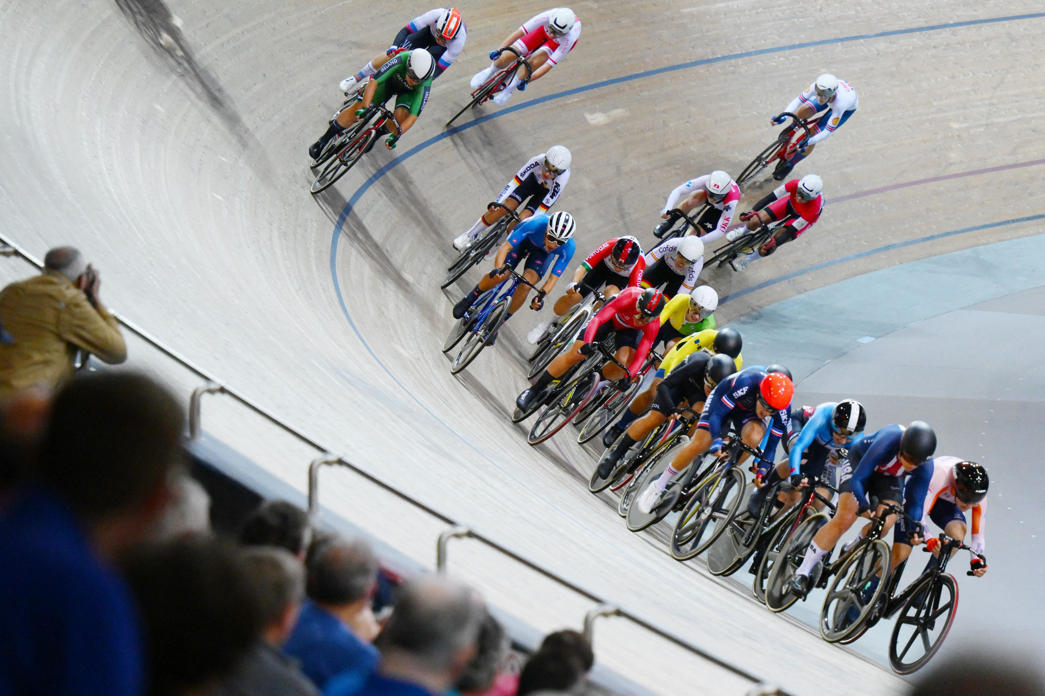 The men's and women's scratch races are both set to be held over 10km from 2025 among the changes to track cycling distances approved by the UCI Management Committee ©Getty Images