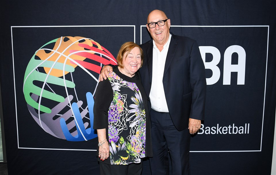 David Reid, right, is the first member of the FIBA Central Board for 2023-2027 after his election as FIBA Oceania President ©FIBA.basketball