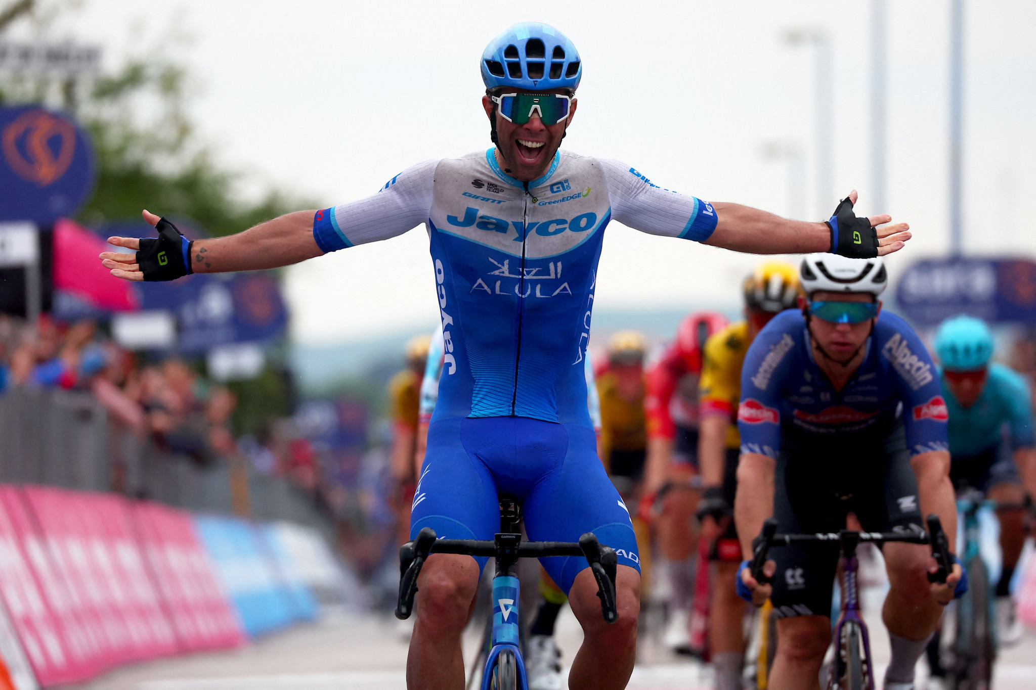 Matthews sprints to stage three victory over Pedersen at Giro d'Italia