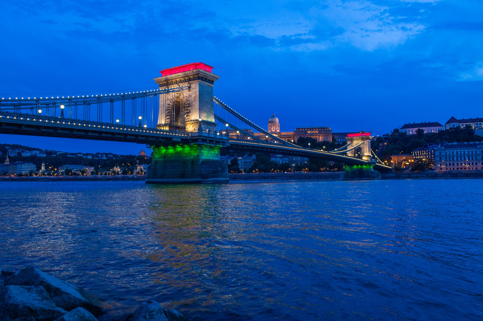 Chain Bridge in Budapest features in both the marathon and race walking routes @Getty Images