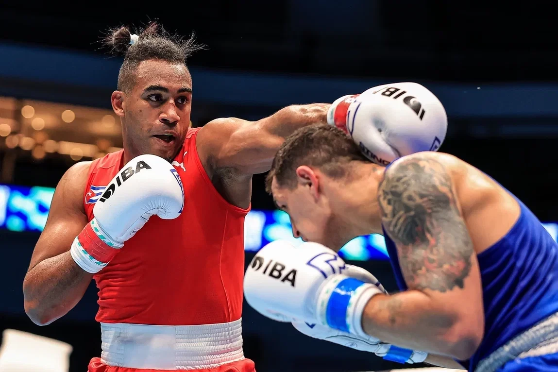 Olympic champion Arlen Lopez of Cuba, left, defeated Pal Kovacs of Hungary in the light heavyweight category ©IBA