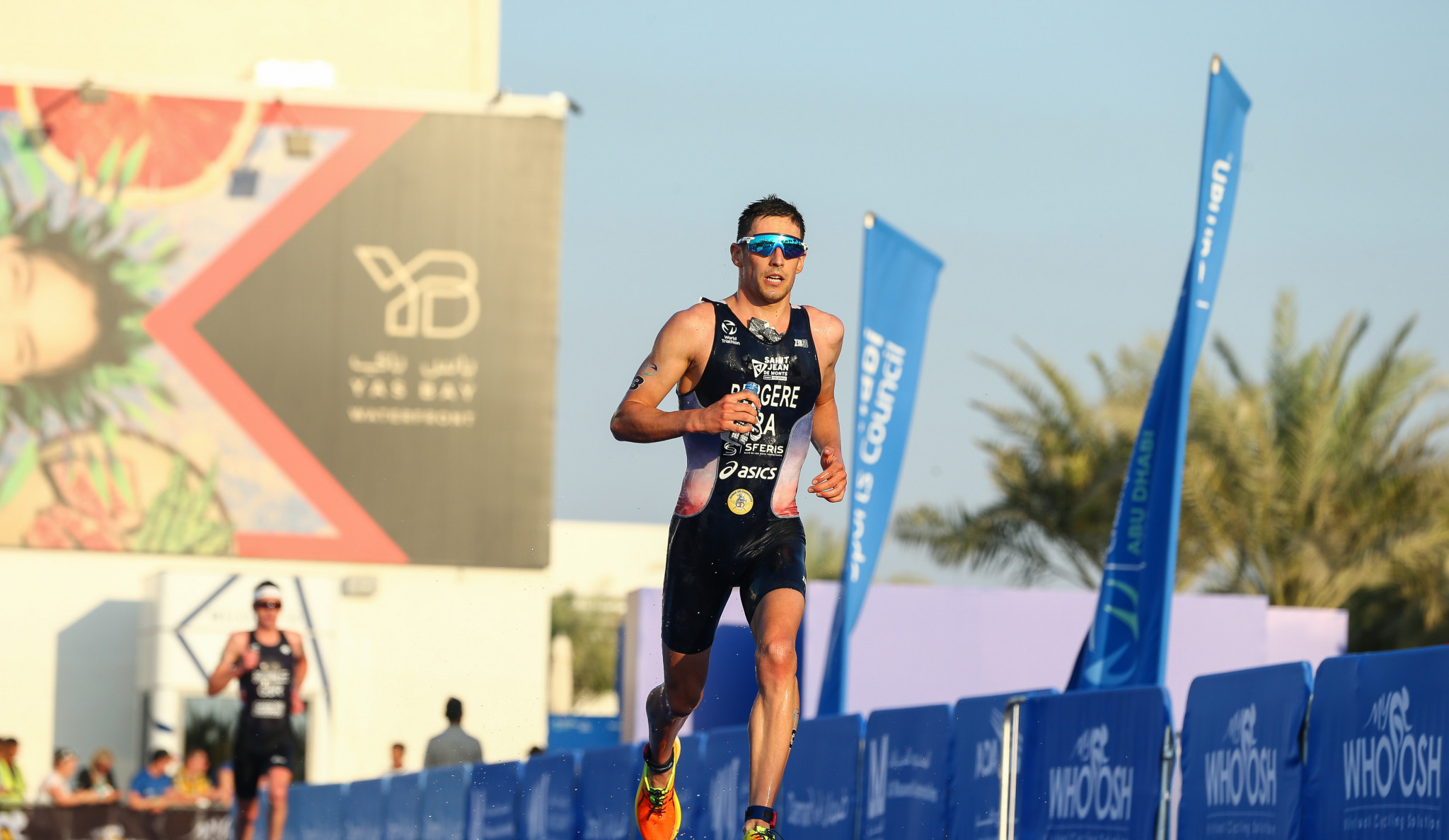Léo Bergère of France added World Championship gold to a European title in 2022 ©World Triathlon