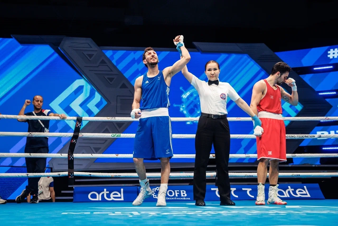 European silver medallist and seventh seed José Quiles of Spain lost to two-time world champion Sofiane Oumiha of France, left, in the lightweight category ©IBA

