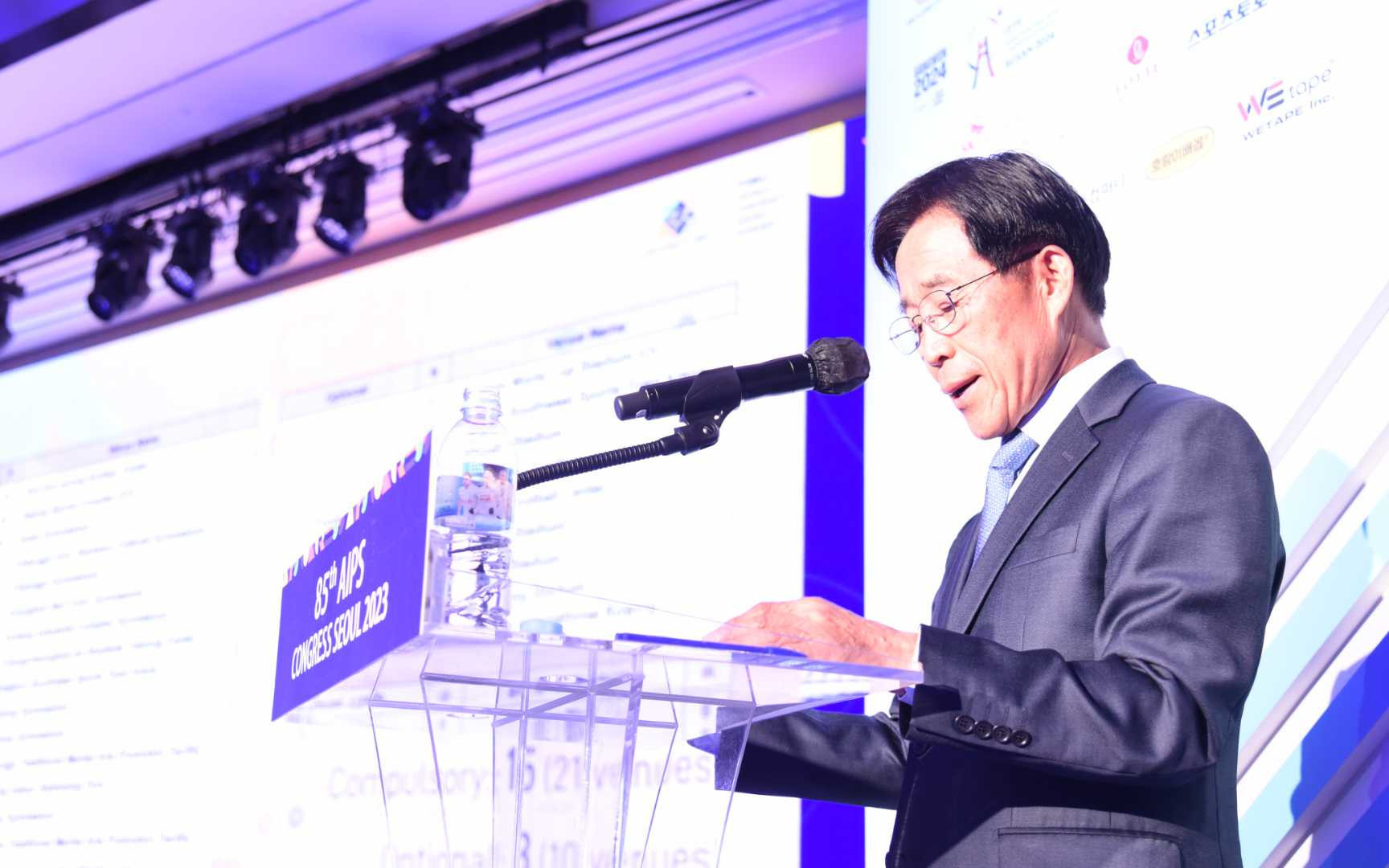 The vice-president of the Chungcheong 2027 Organising Committee Chang Seop Lee gave a presentation on plans for the event to this year's AIPS Congress ©AIPS