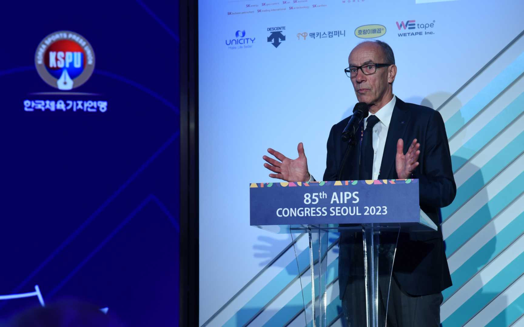 FISU Acting President Leonz Eder used a speech at the Congress to thank AIPS for its partnership ©AIPS