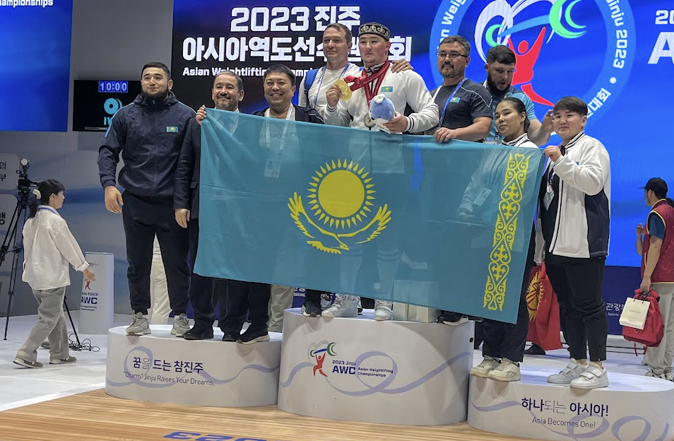 Kazakhstan's team celebrate following a successful Asian Championships in Jinju ©Brian Oliver