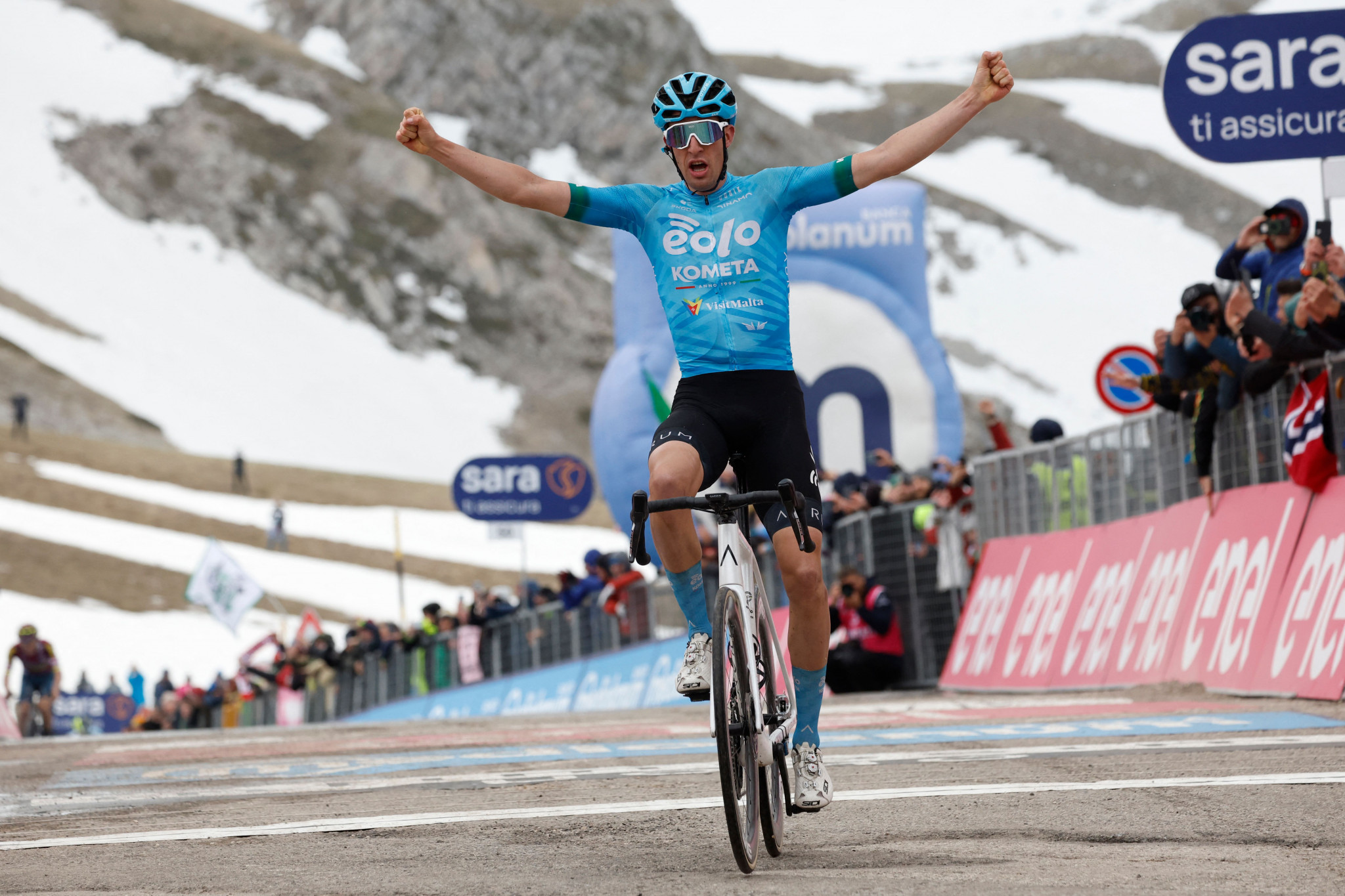 Bais records first ever win in his cycling career on stage seven of Giro d’Italia