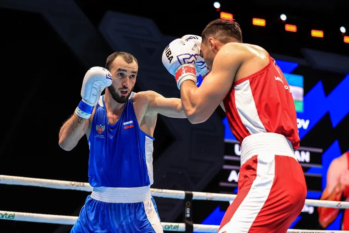 Muslim Gadzhimagomedov of Russia, left, secured a spot in the heavyweight class final, defeating Lazizbek Mullojonov of Uzbekistan ©IBA