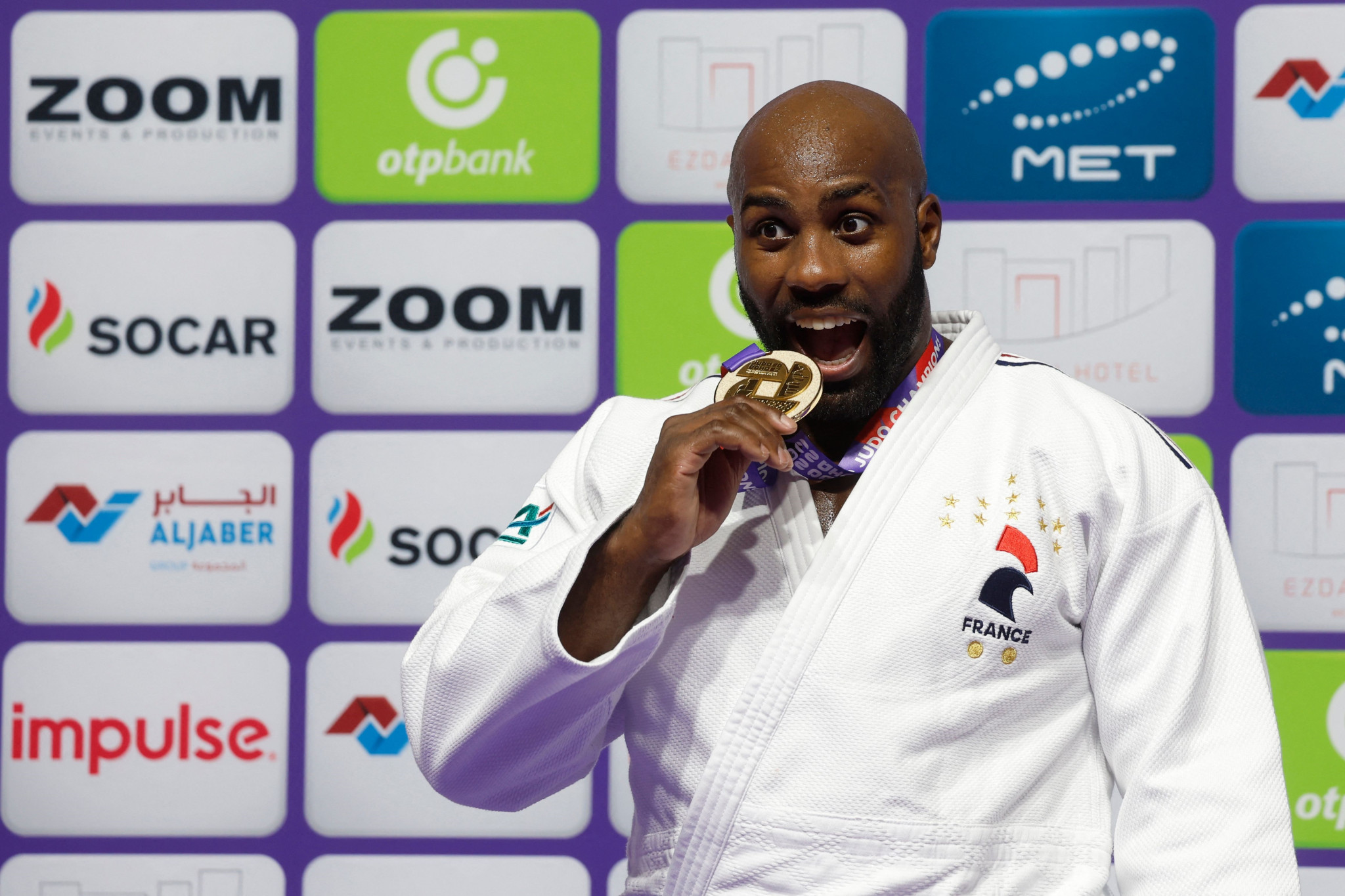 France's Teddy Riner takes a bite into his 11th world gold following his triumph in Doha ©Getty Images