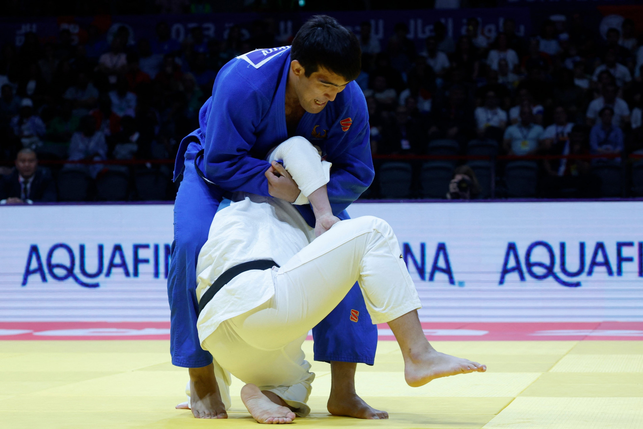 Uzbekistan’s Alisher Yusopov forces Japan’s Kokoro Kageura to tap out in his win in the bronze-medal contest ©Getty Images